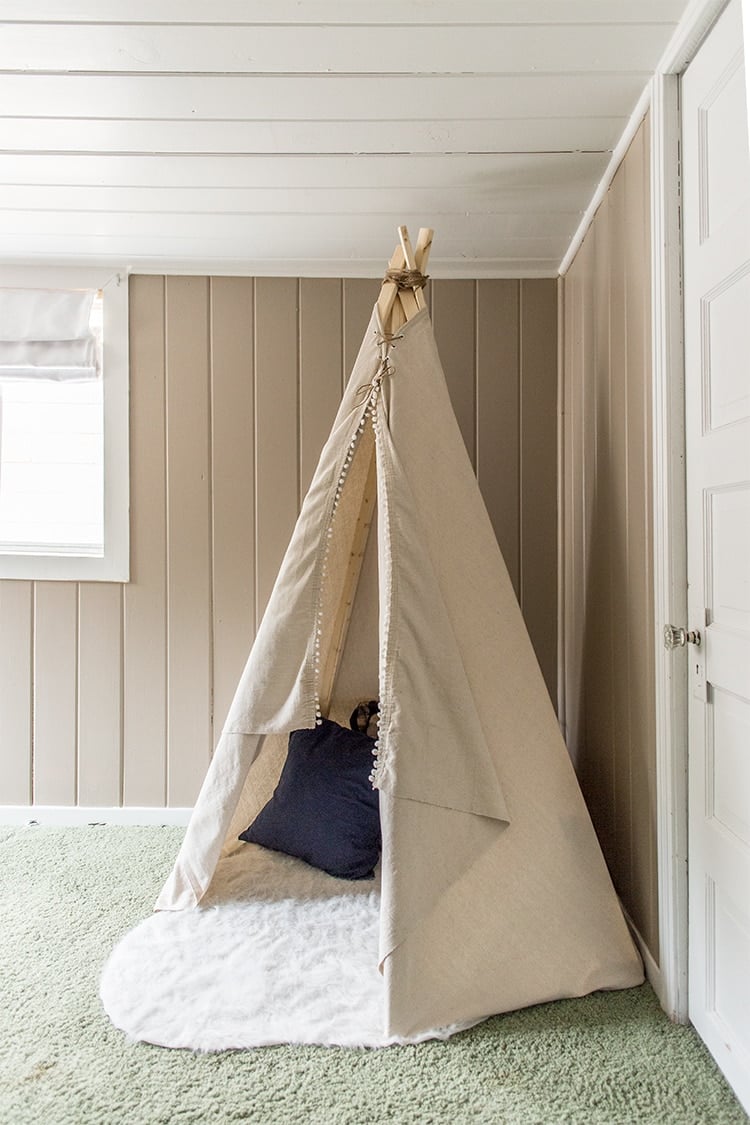 Step by step tutorial on how to make a simple, no sew dropcloth teepee for around $20!