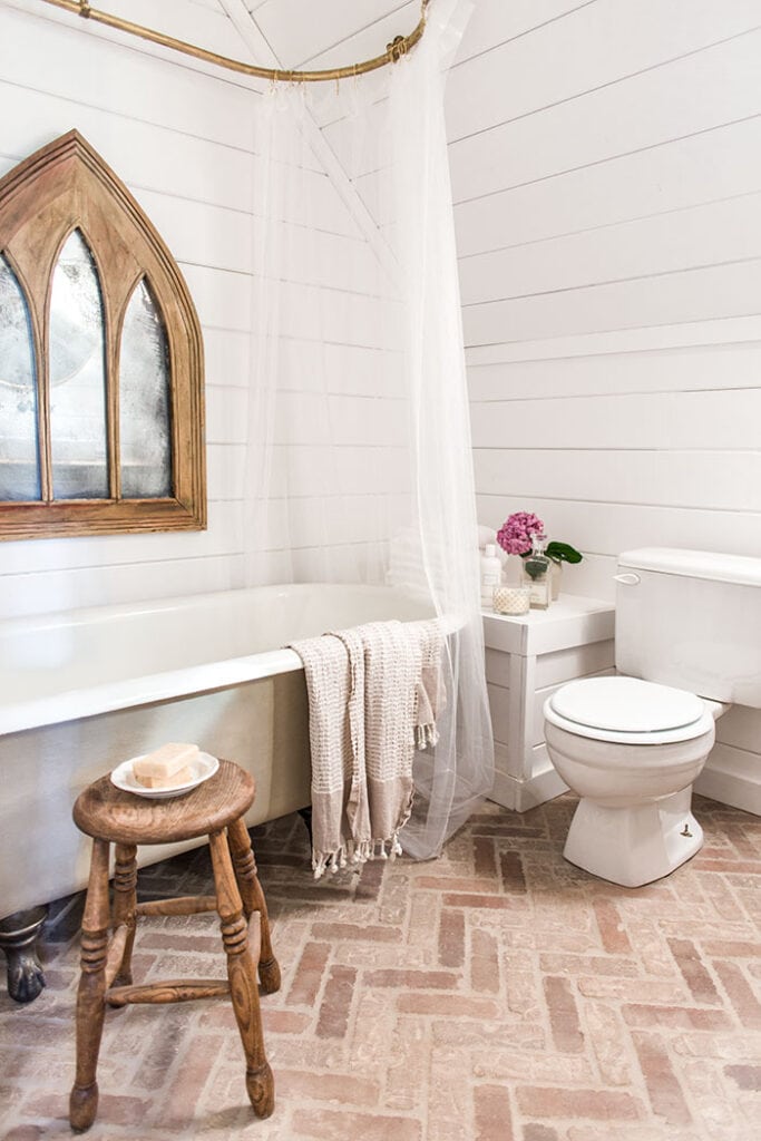 white shiplap cottage bathroom