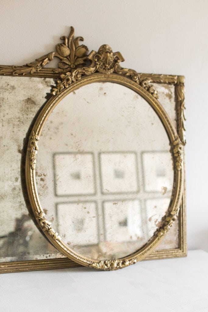 ANTIQUE LOOKING GLASS MIRROR