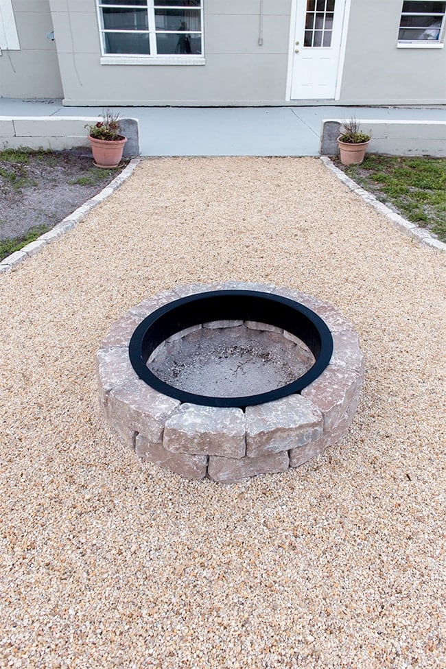 How To Build A Backyard Gravel Fire Pit, How Big To Make Fire Pit Patio With Pea Gravel