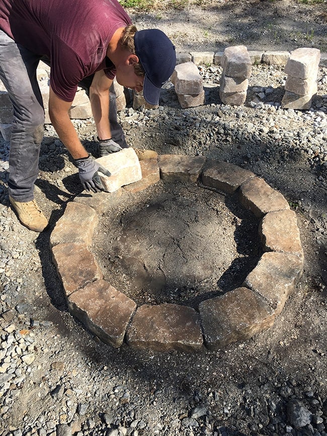 how to build a backyard fire pit