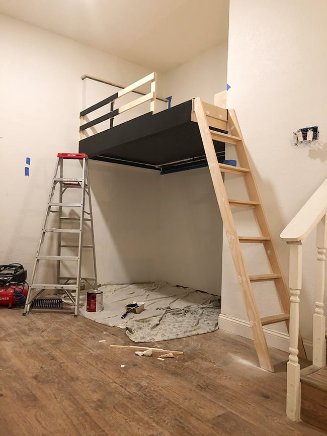 Aluminum outlet loft bed