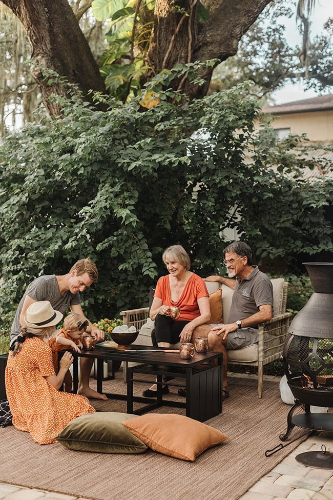 fall patio decorating