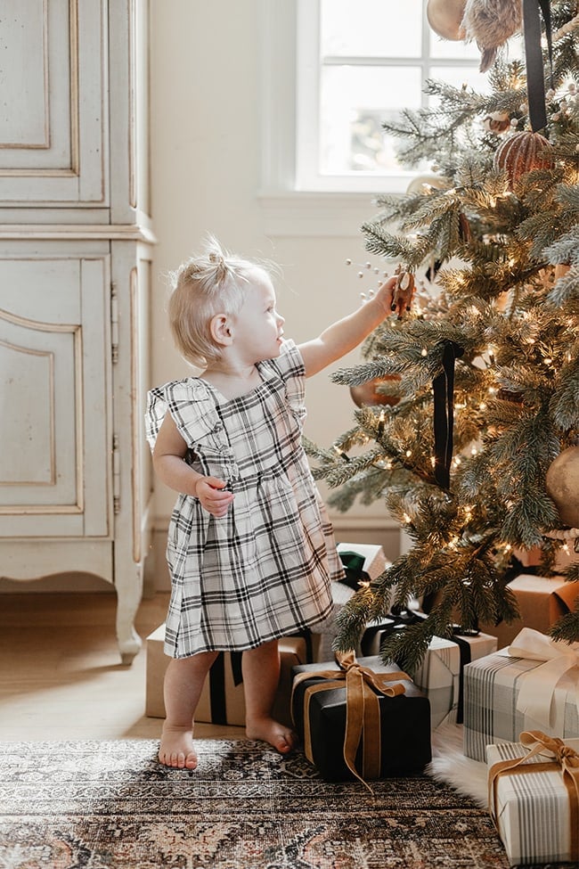 christmas tree photo pose with child