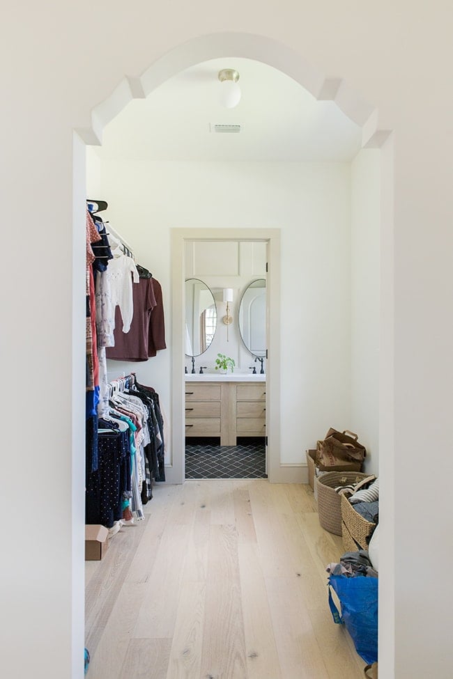 Walk-In Wardrobe in the Bathroom: Yes or No?