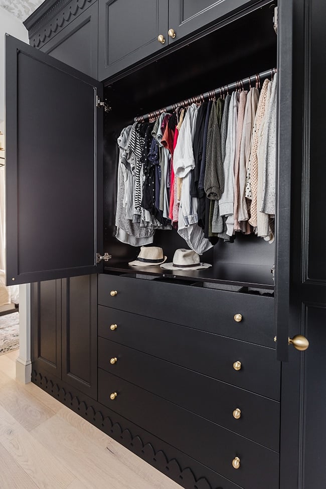 1001plus: Coming Out of the Closet