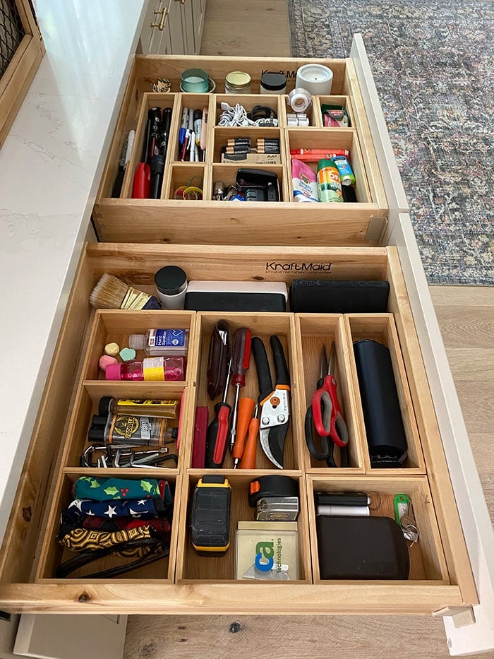 How we organized our kitchen drawers and cabinets - Jenna Sue Design