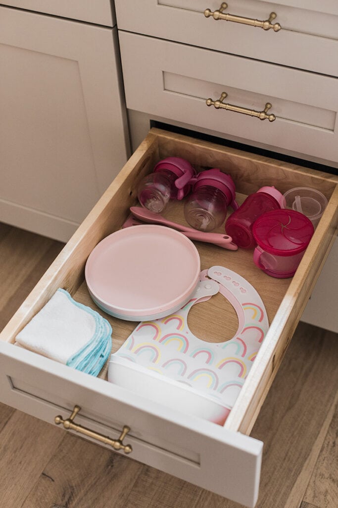 How we organized our kitchen drawers and cabinets - Jenna Sue Design