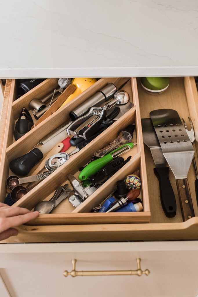 How we organized our kitchen drawers and cabinets - Jenna Sue Design