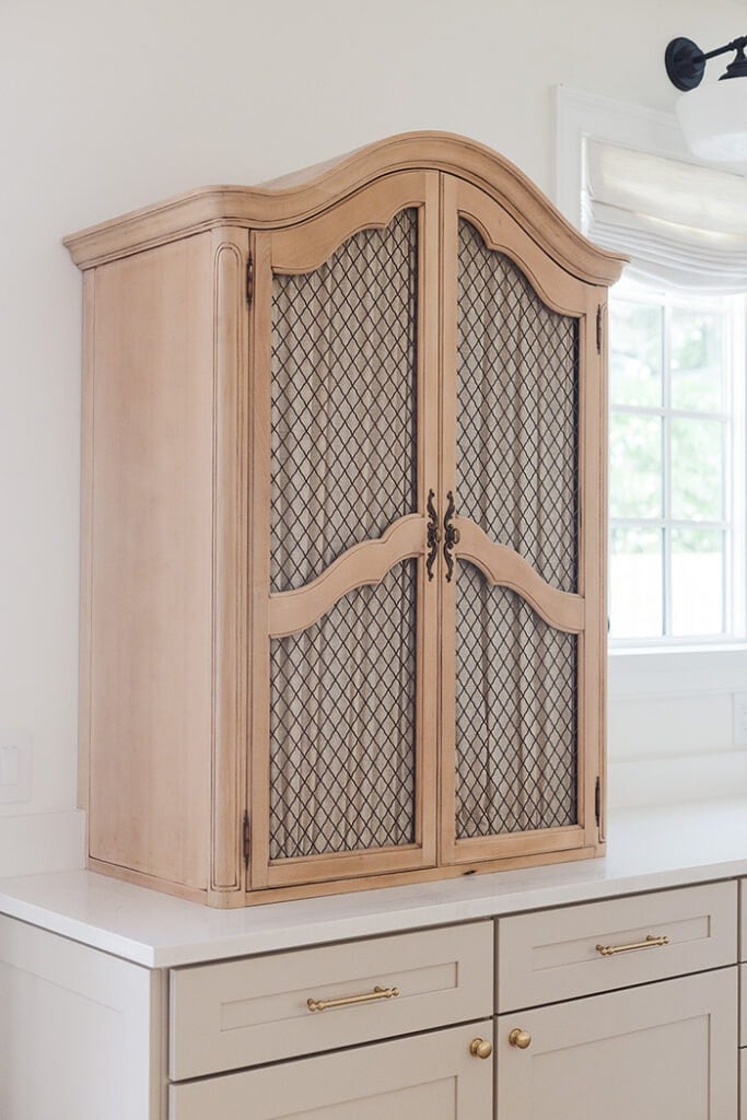 https://www.jennasuedesign.com/wp-content/uploads/2022/01/antique-hutch-in-kitchen-683x1024.jpg