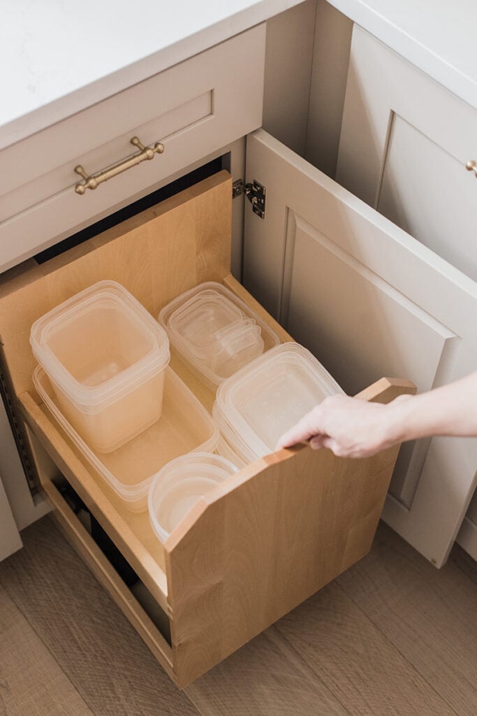 How we organized our kitchen drawers and cabinets - Jenna Sue Design