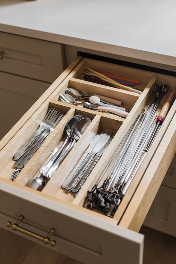 How we organized our kitchen drawers and cabinets - Jenna Sue Design