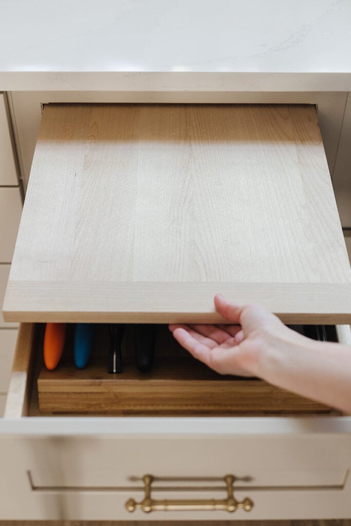 How we organized our kitchen drawers and cabinets - Jenna Sue Design