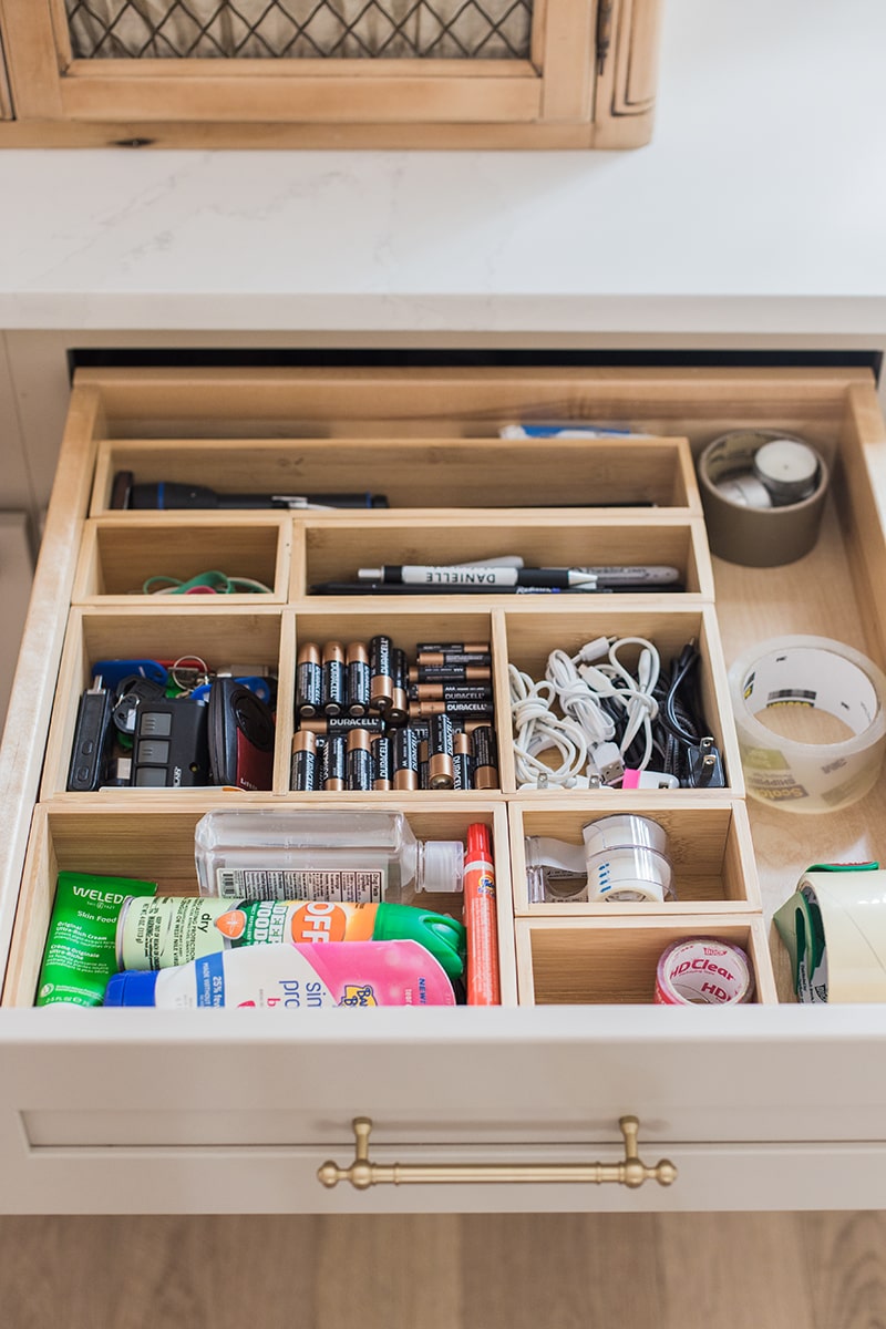 HOW WE ORGANIZED OUR KITCHEN DRAWERS AND CABINETS STORY - Jenna Sue Design