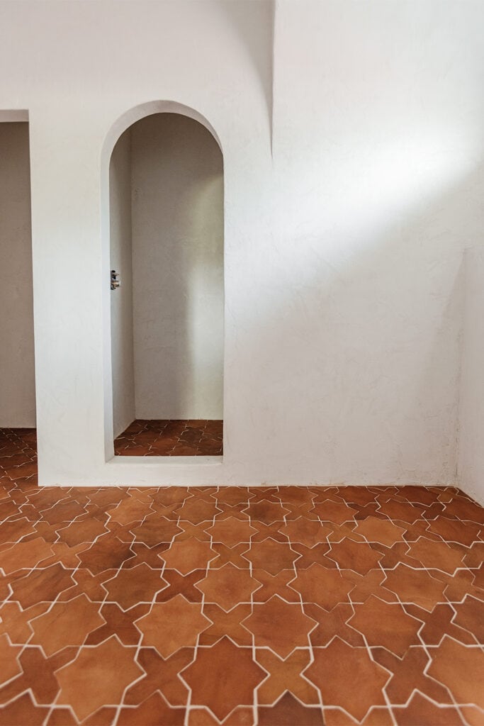 spanish style bathroom cotto tile floors