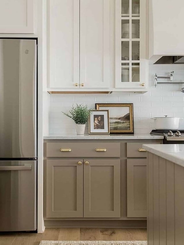 https://www.jennasuedesign.com/wp-content/uploads/2022/05/cropped-two-toned-kitchen-640x853.jpg
