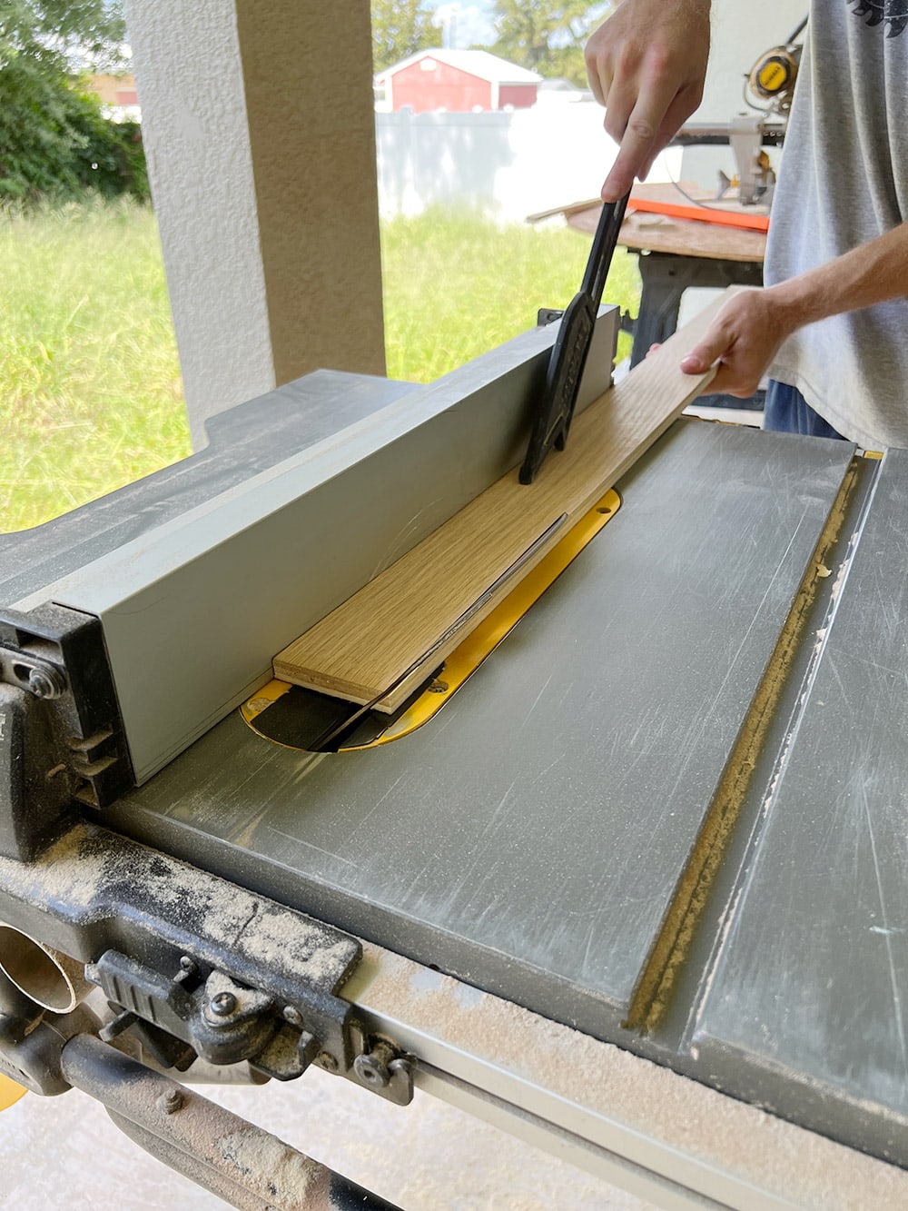 miter cut on a table saw