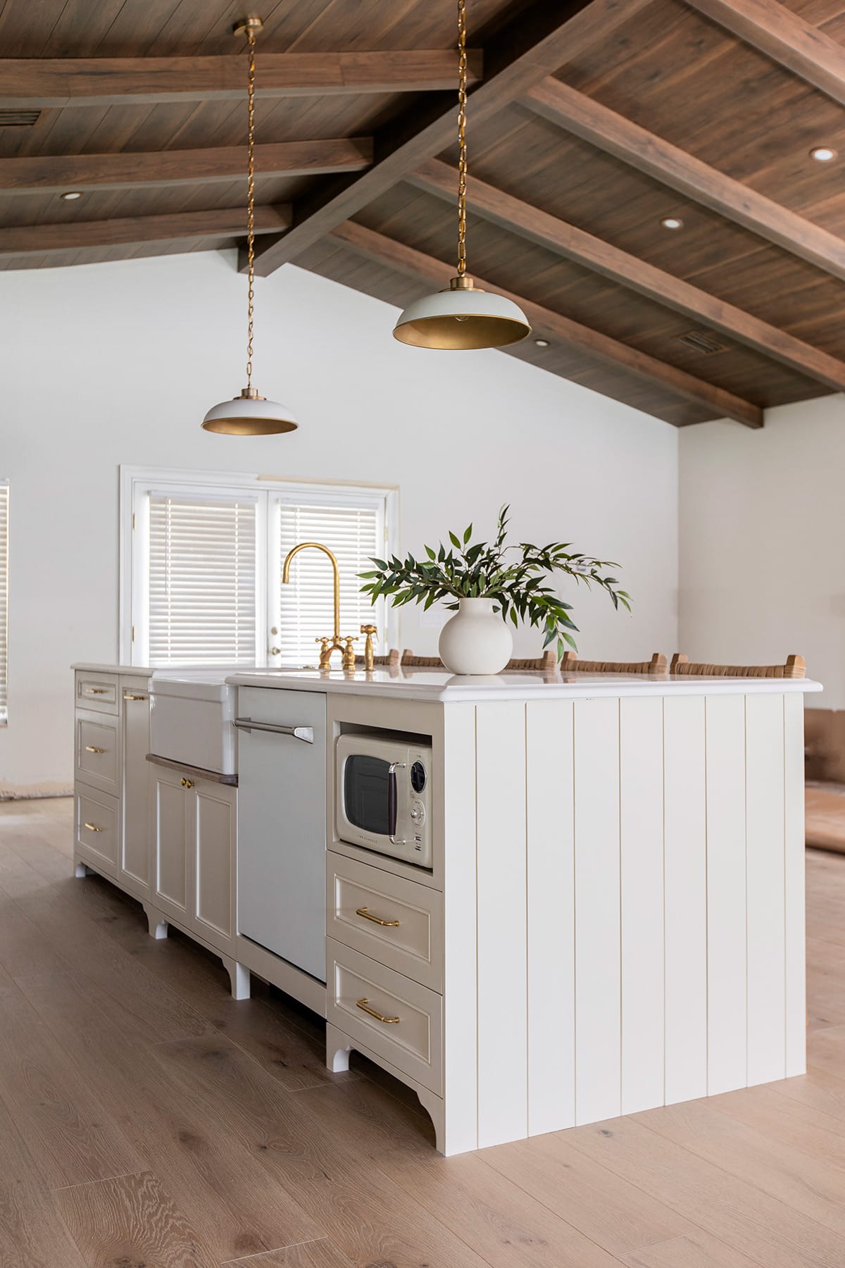 bm creamy white kitchen island