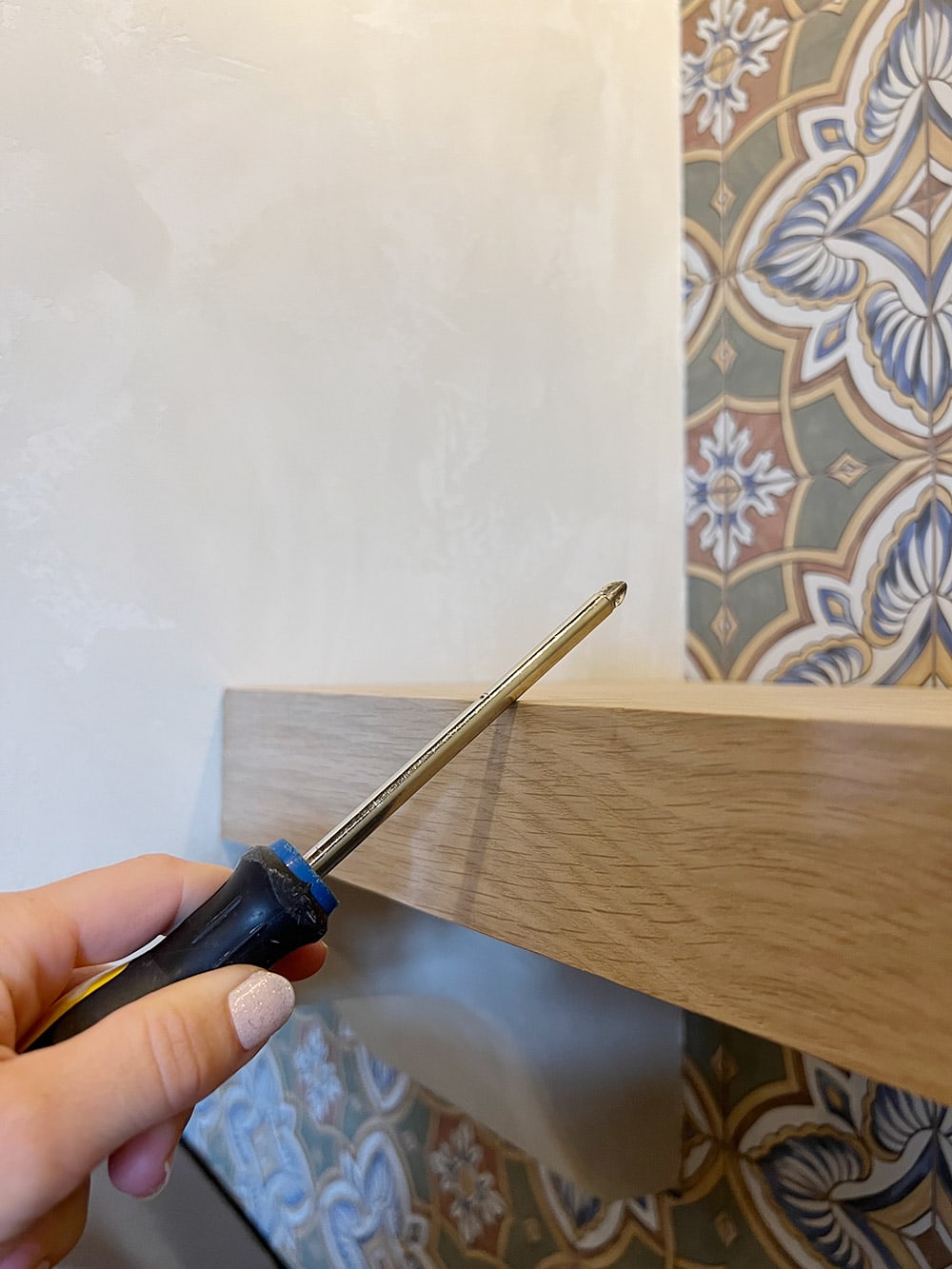 screwdriver trick on miter edges