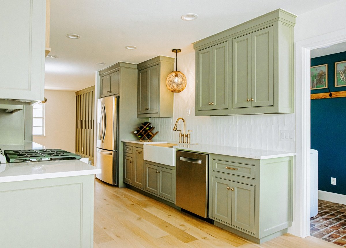 sherwin williams at ease soldier kitchen cabinets