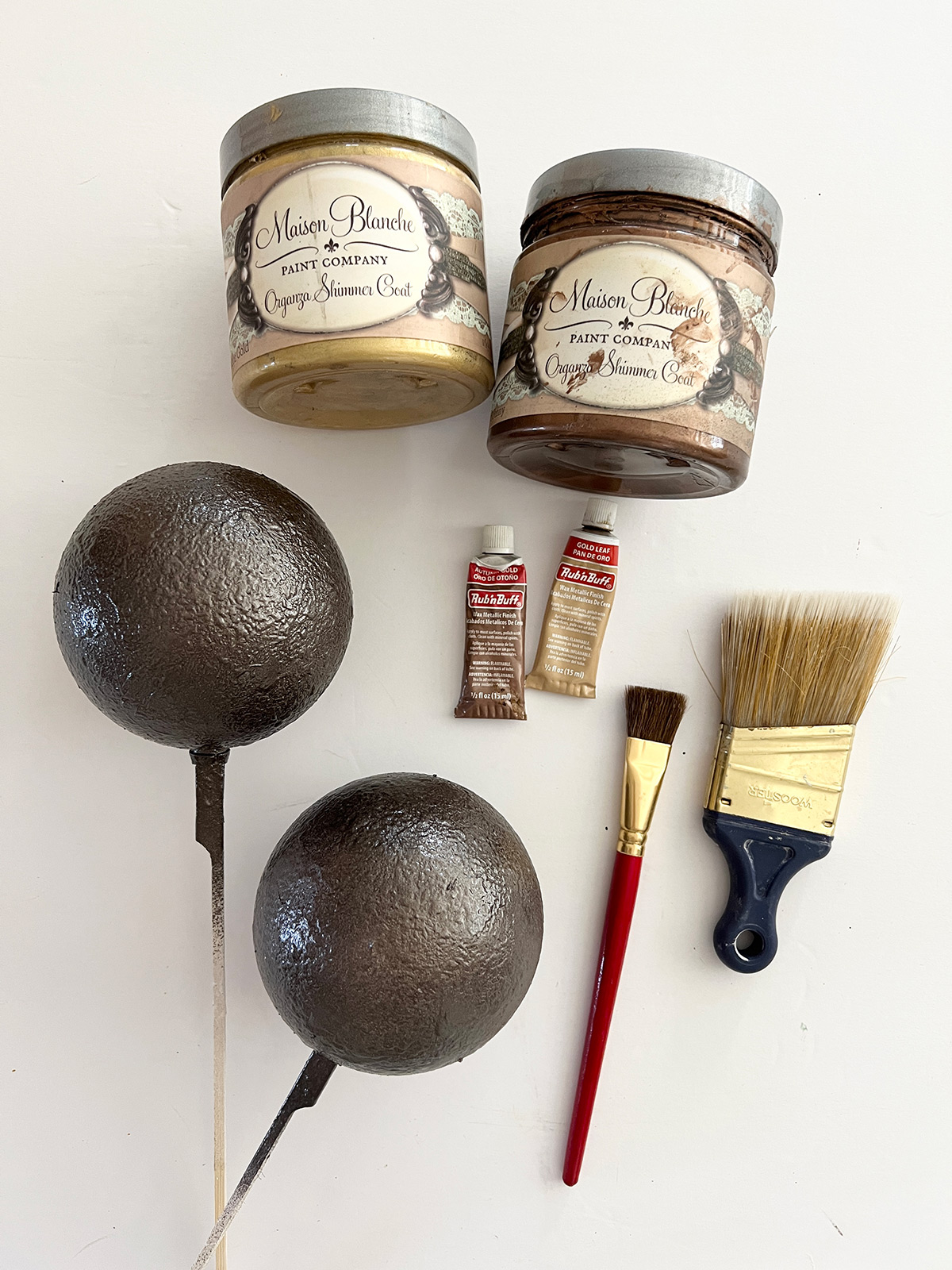 DIY Iridescent Gold Splatter Painted Ornaments - A Kailo Chic Life