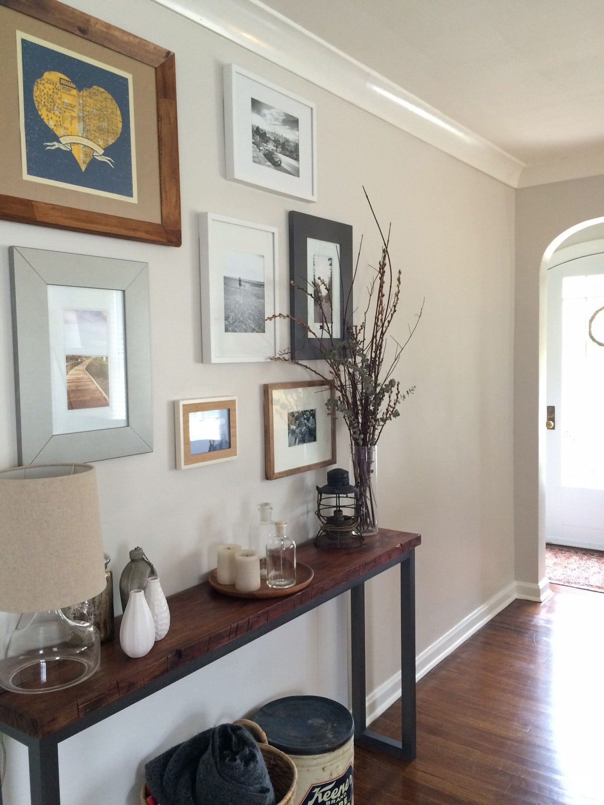 Benjamin moore pale oak foyer wall