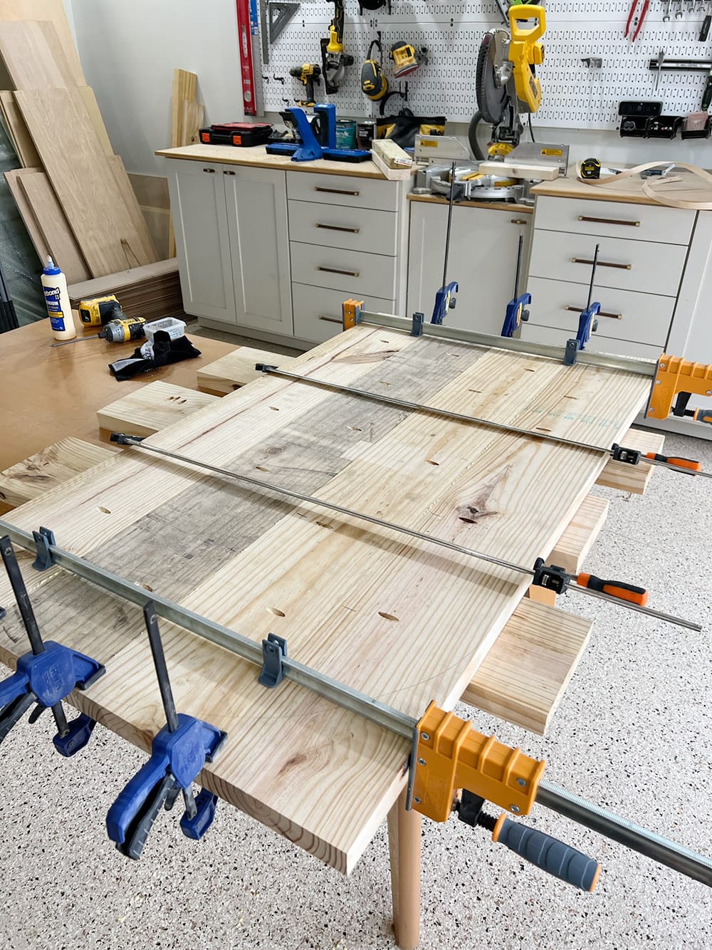 diy coffee table top pine kreg jig clamped