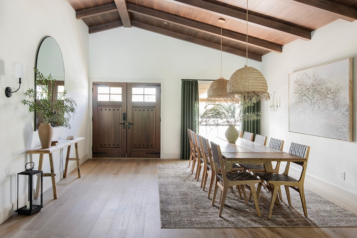 mediterranean style dining room