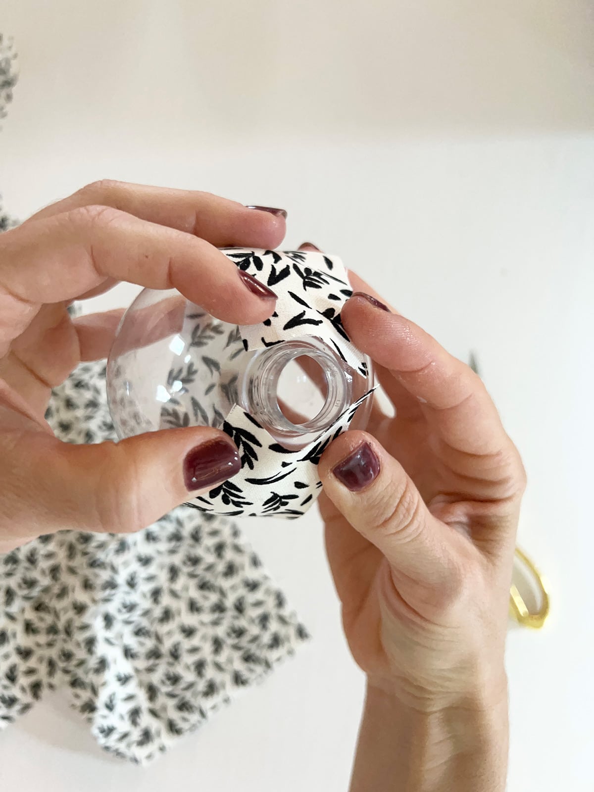 how to make diy decoupage fabric christmas ornaments