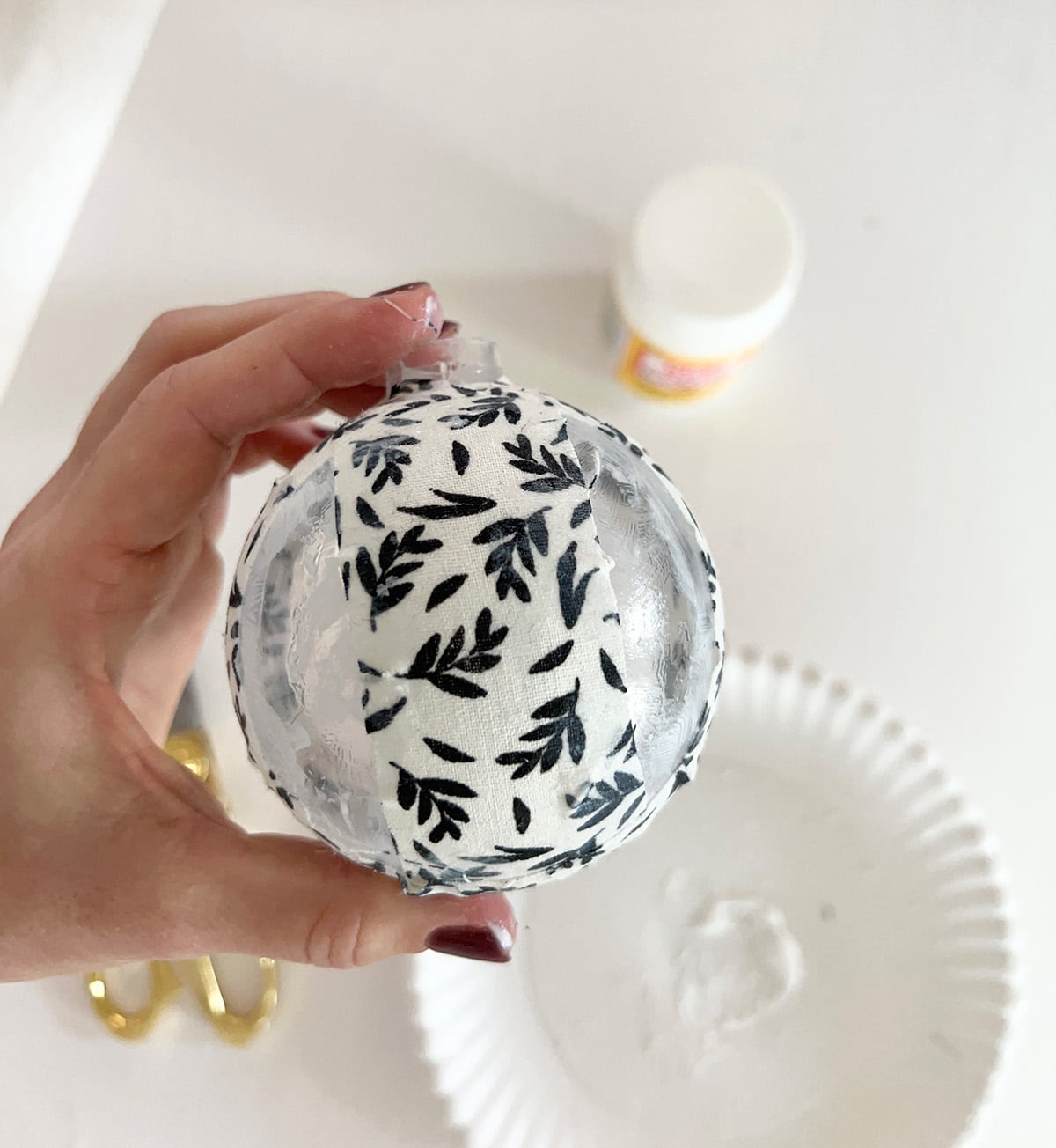 how to make diy decoupage fabric christmas ornaments