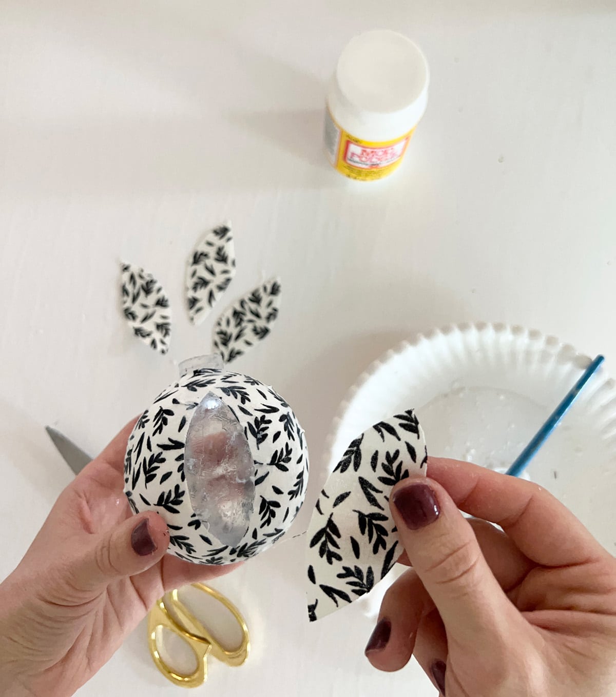 how to make diy decoupage fabric christmas ornaments