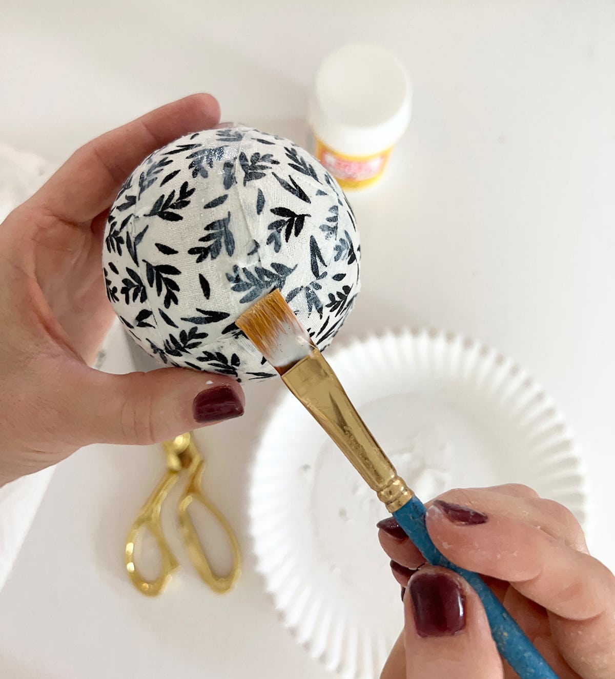 how to make diy decoupage fabric christmas ornaments