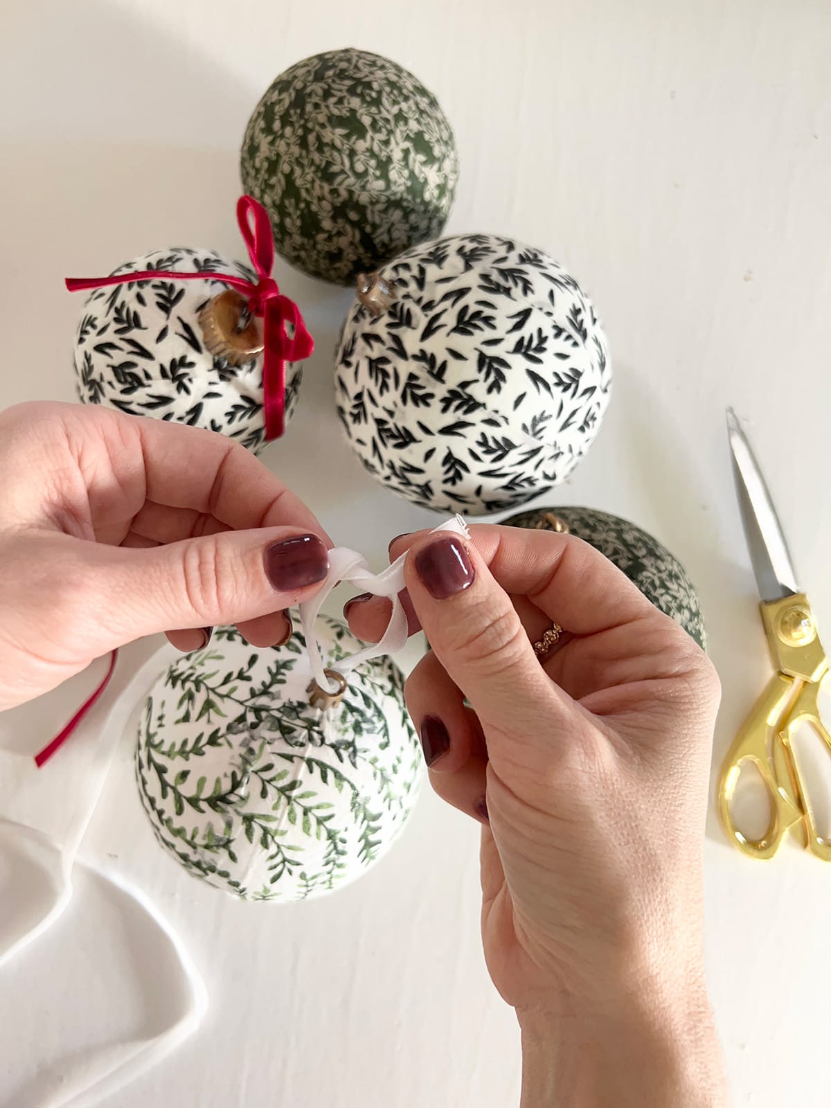how to make diy decoupage fabric christmas ornaments