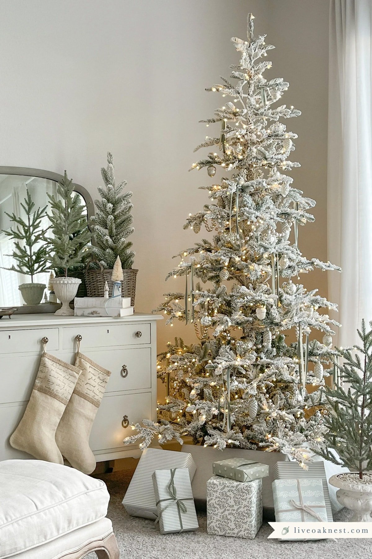 https://www.jennasuedesign.com/wp-content/uploads/2023/11/flocked-christmas-tree-3.jpg