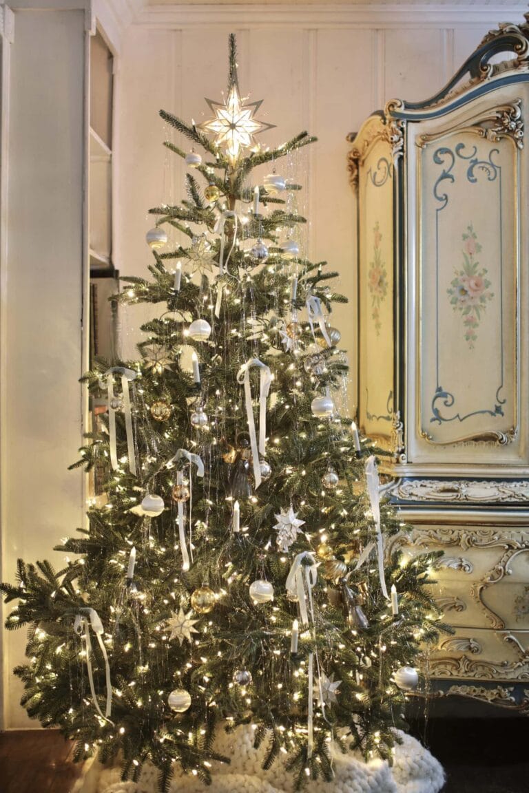 Christmas Tree Decorating Ideas + Trends for 2023 - Jenna Sue Design