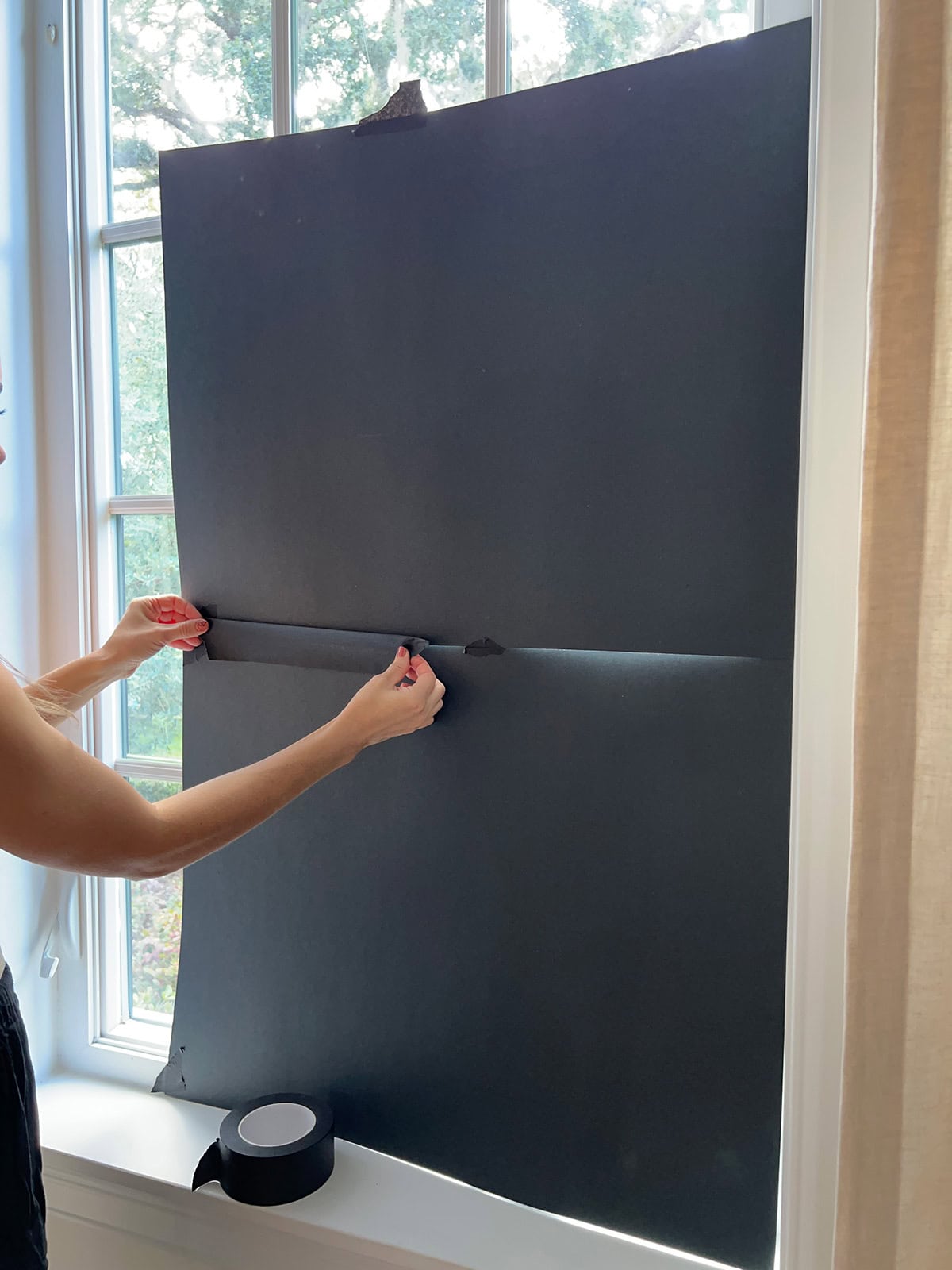 easy diy halloween window silhouettes with ghosts tutorial