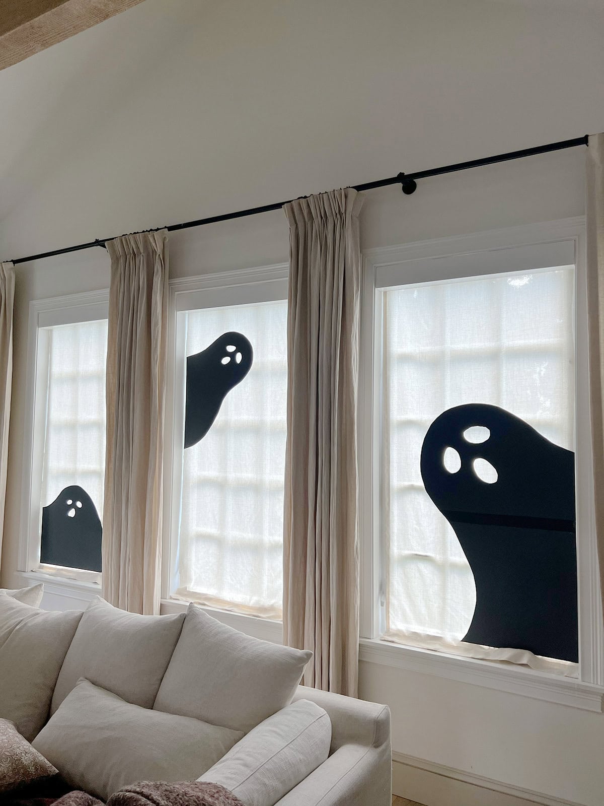 easy diy halloween window silhouettes with ghosts