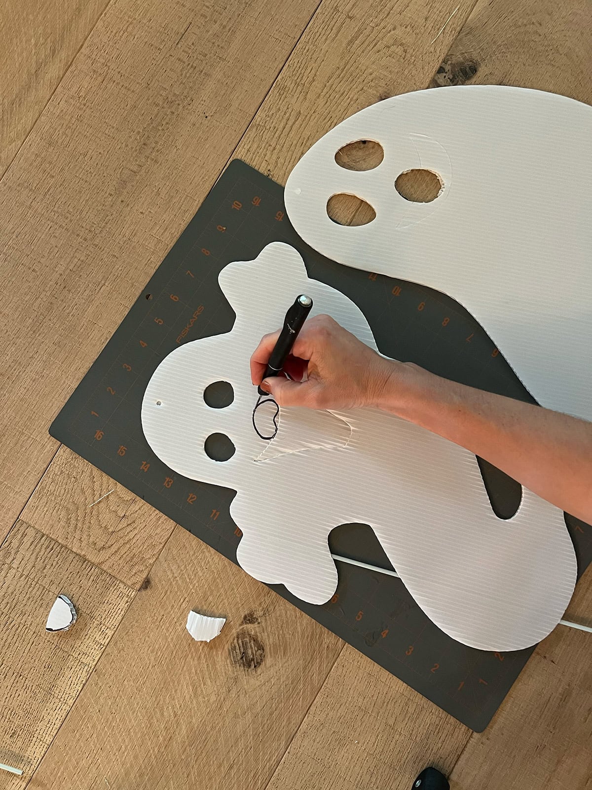 ghost yard stakes for halloween