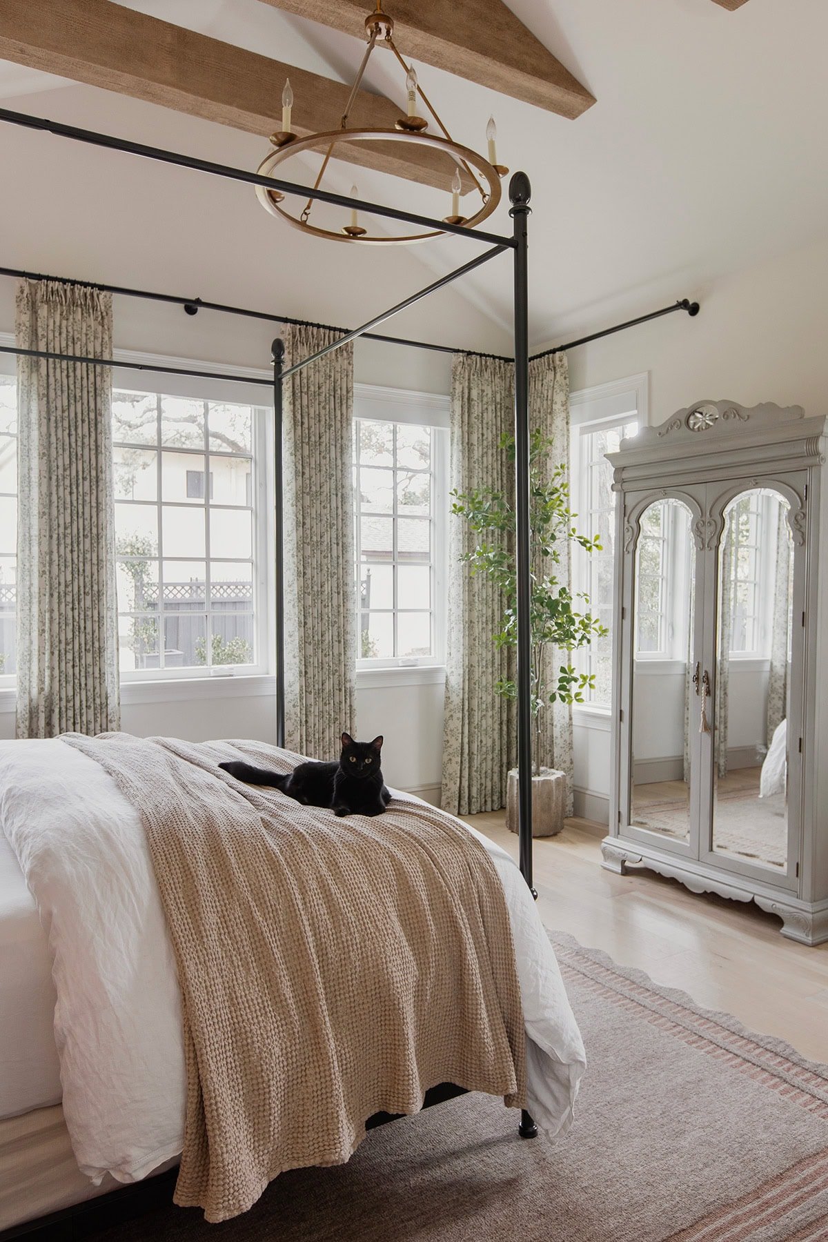 vaulted ceilings and beams bedroom