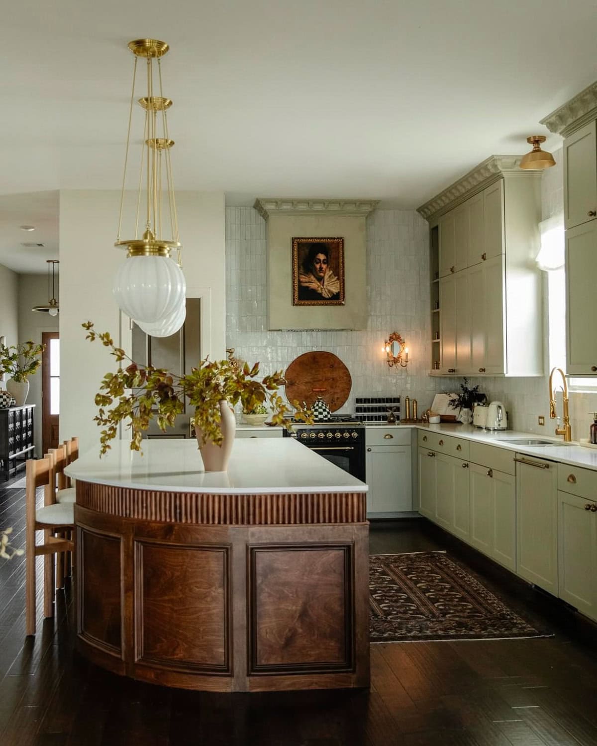 2025 kitchen trends: brown kitchens and wood tones
