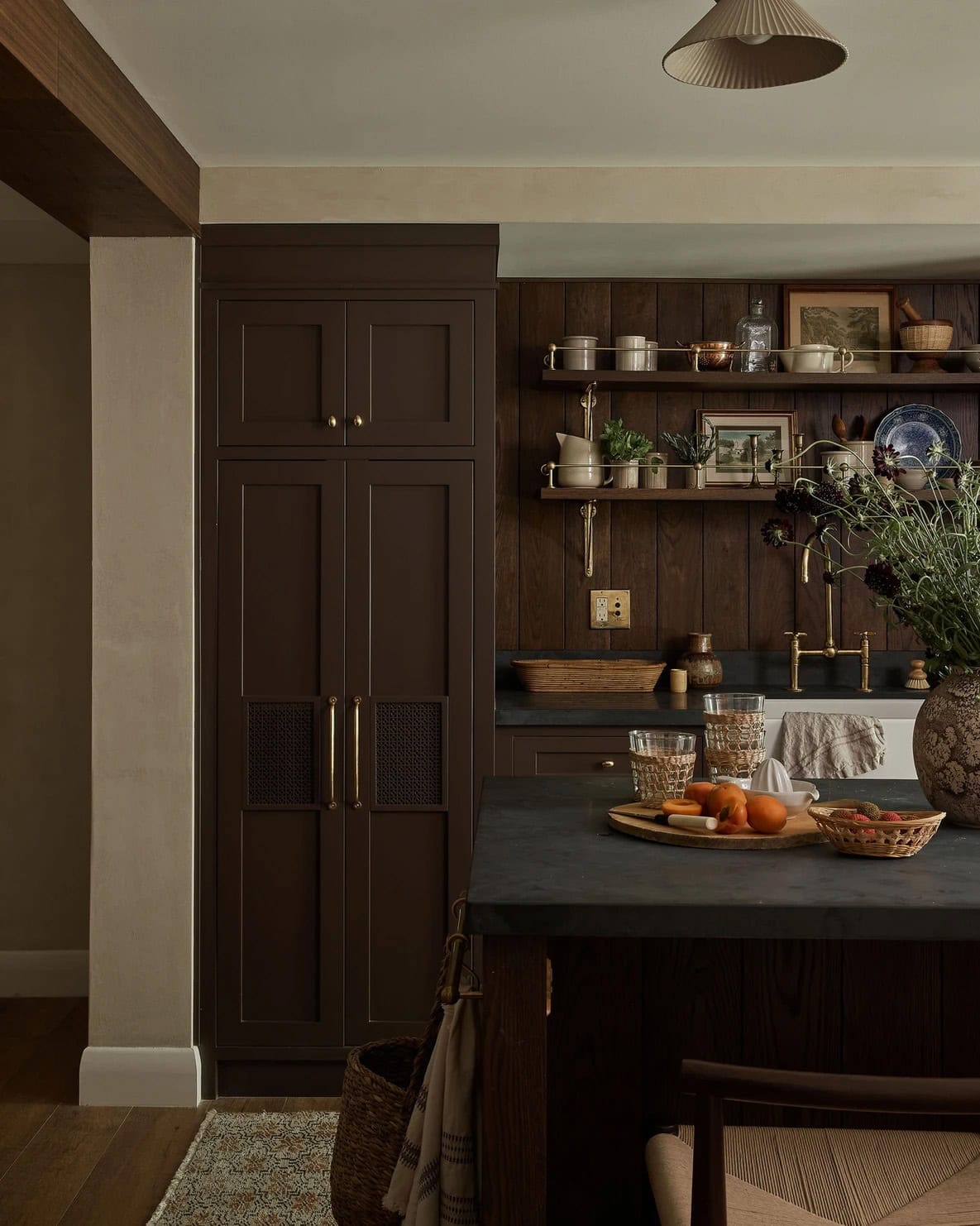 2025 kitchen trends: brown kitchens