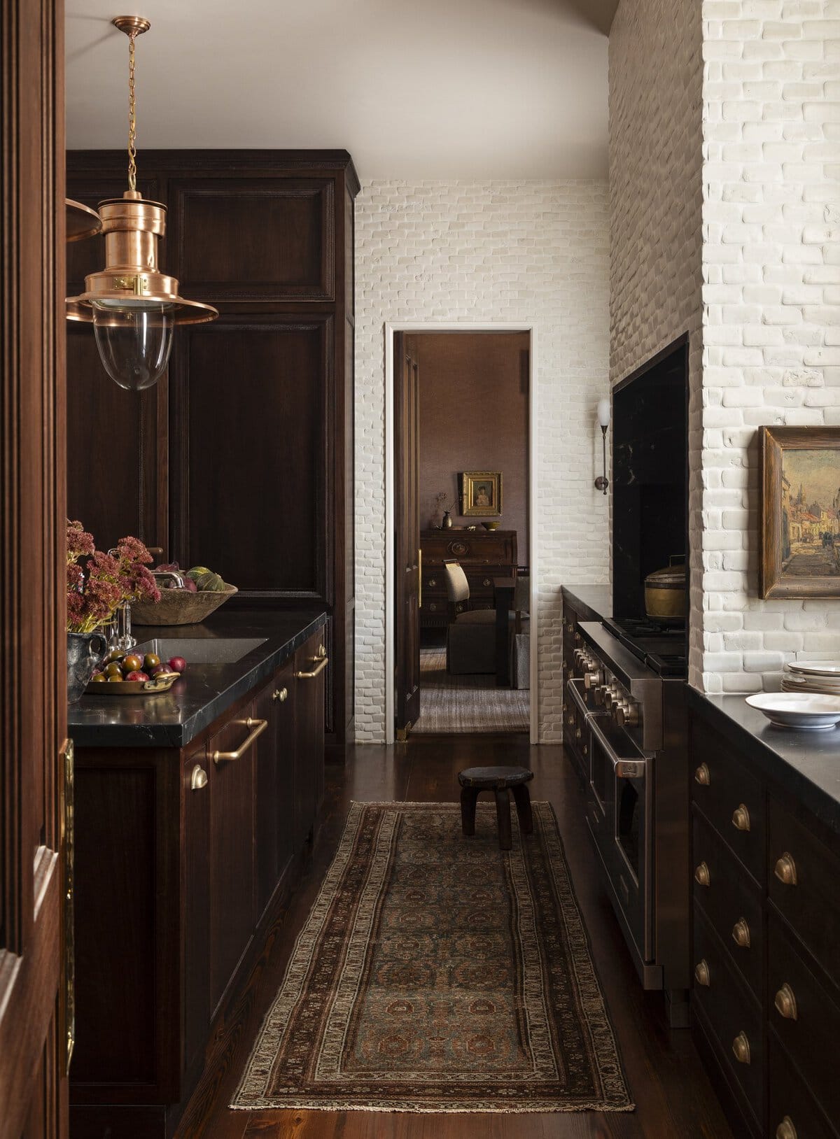 2025 kitchen trends: brown kitchens