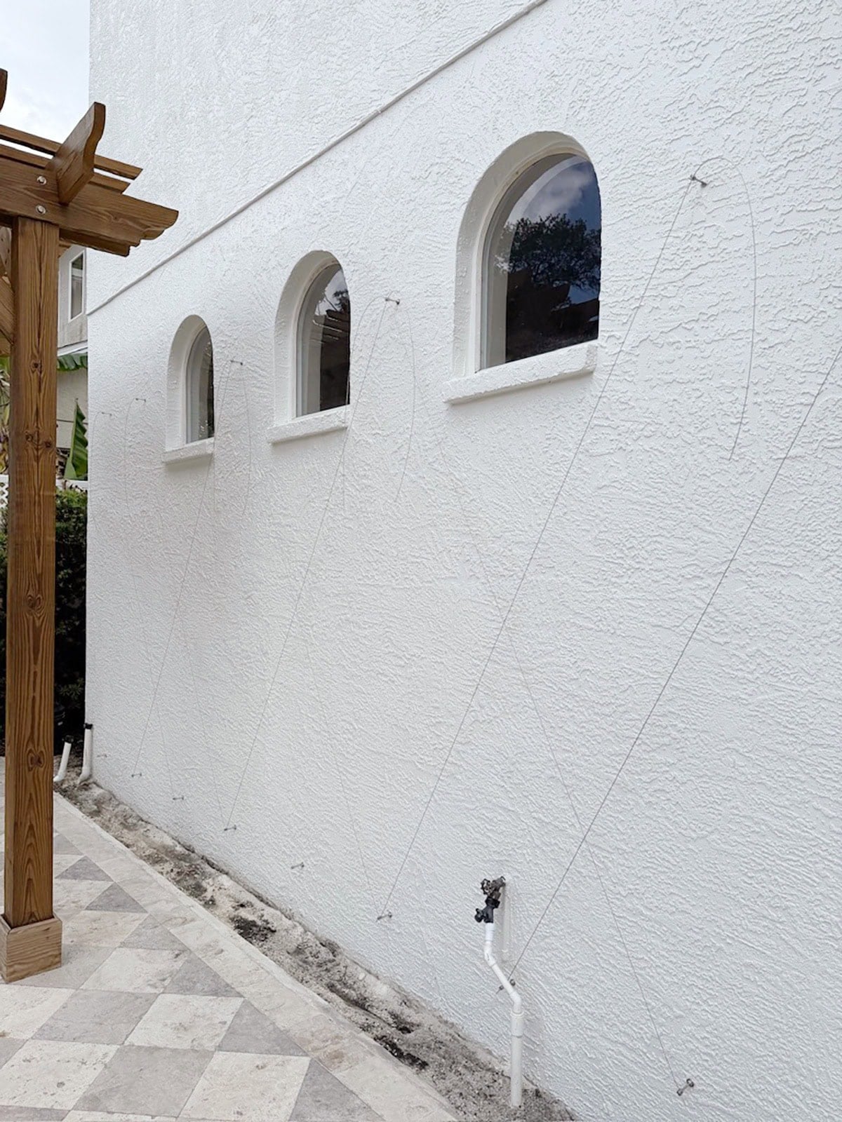 diy jasmine wire trellis wall install