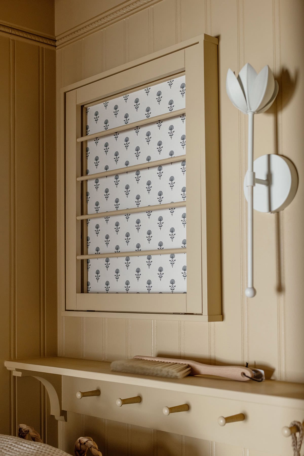 sherwin williams blonde bead board laundry room