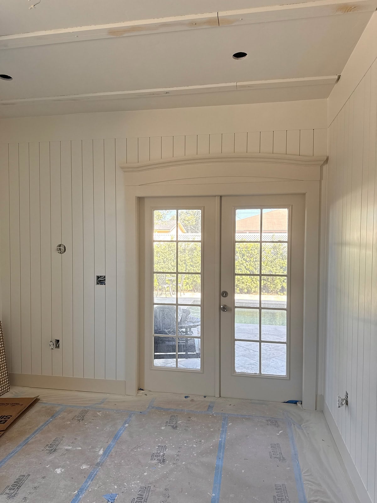 diy vertical shiplap bedroom with ivory lace walls, maison blanche trim