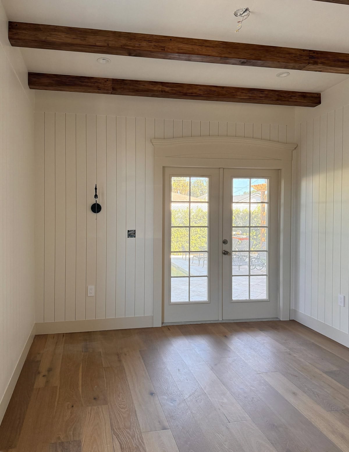 diy vertical shiplap bedroom with ivory lace walls, maison blanche trim